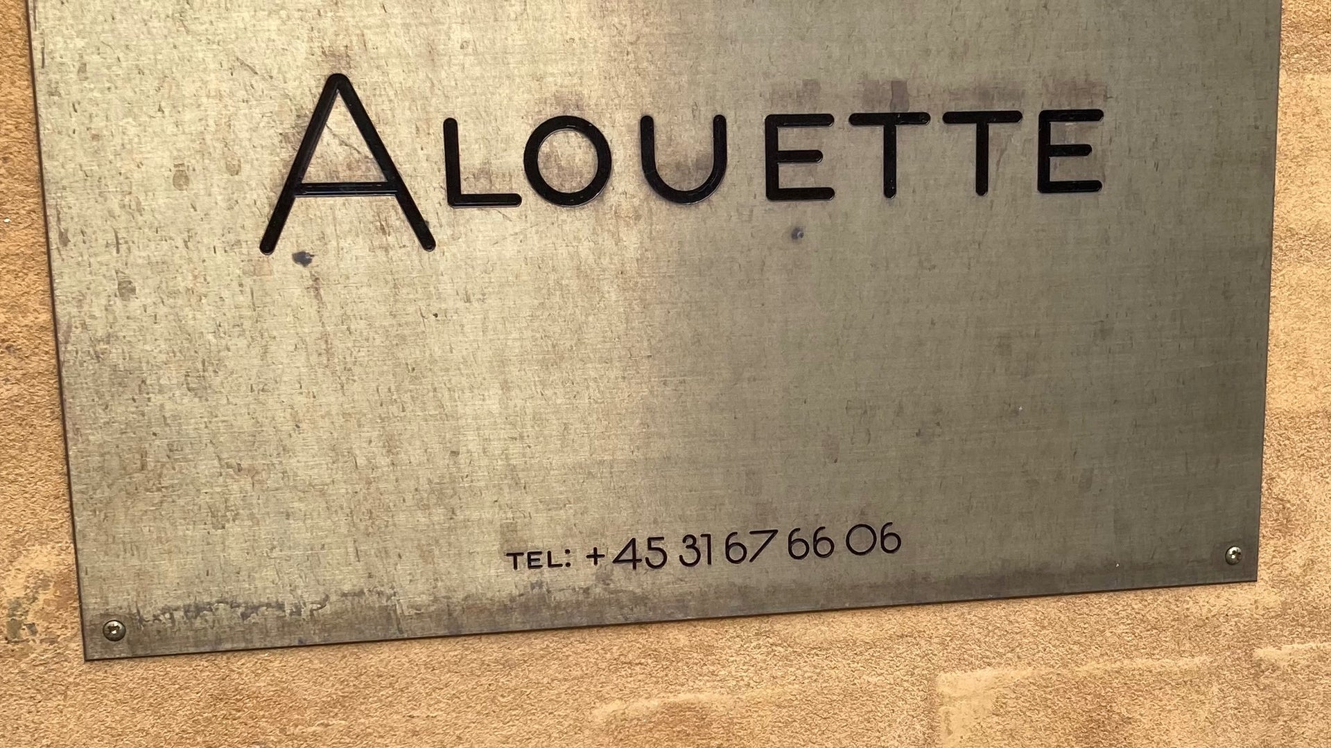 Da Alouette befandt sig i blyantfabrikken